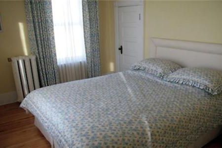 אדמונטון La Boheme Restaurant & B&B חדר תמונה