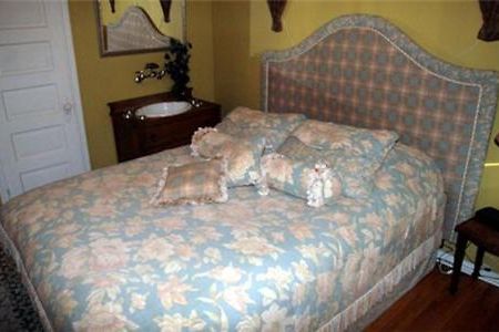 אדמונטון La Boheme Restaurant & B&B חדר תמונה