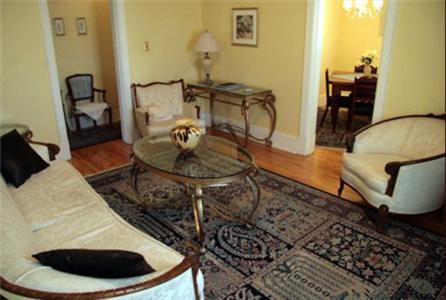אדמונטון La Boheme Restaurant & B&B חדר תמונה