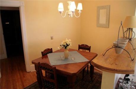 אדמונטון La Boheme Restaurant & B&B חדר תמונה
